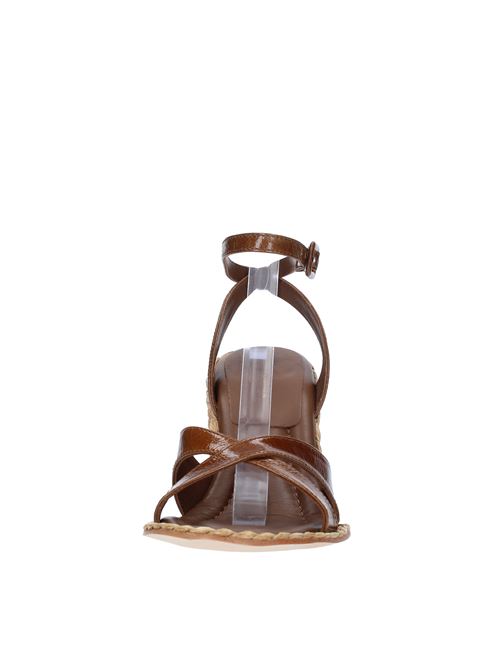  PALOMA BARCELO' | 652323 ALESMARRONE